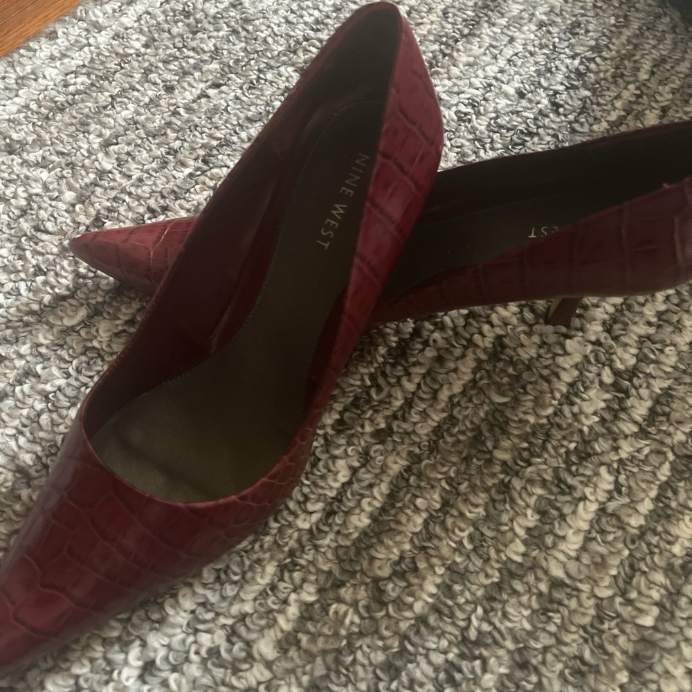 Nine West Dark Red Croc-Pattern Heels